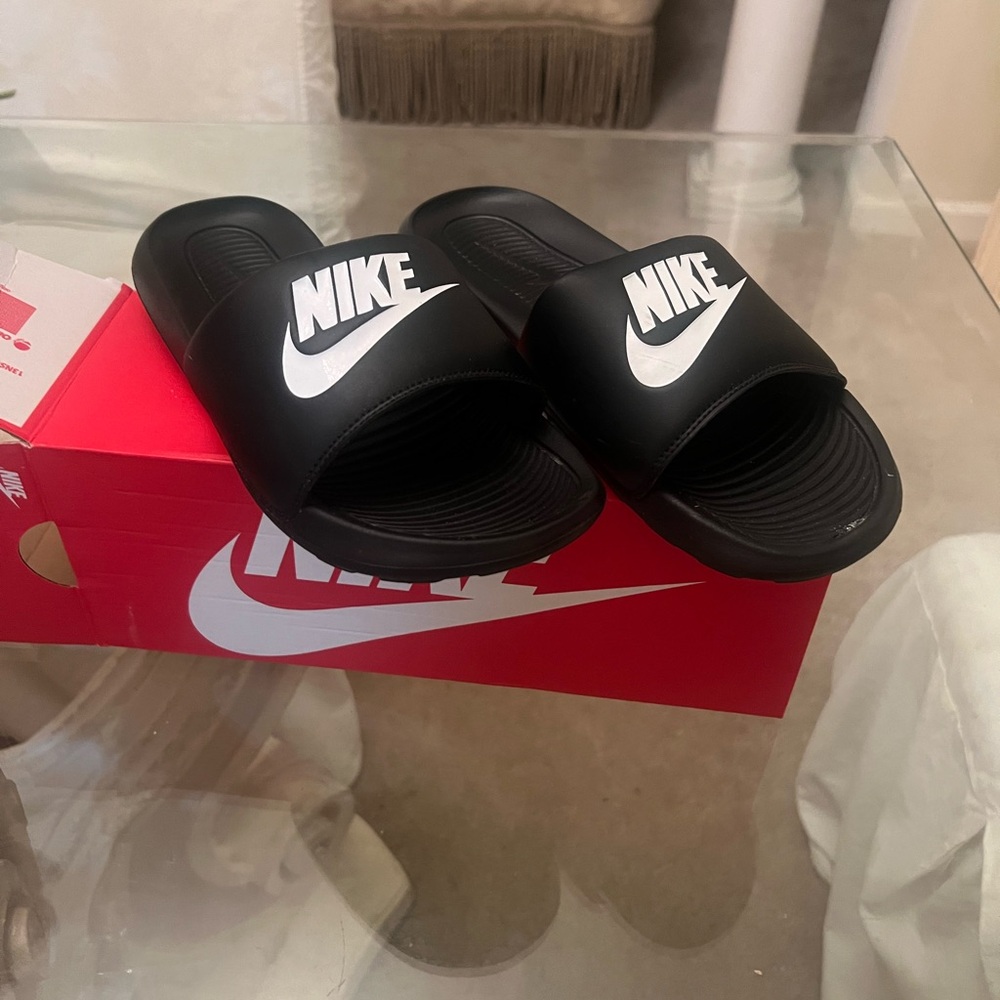 Nike Red and White Shoe Box - Picture 3 of 4